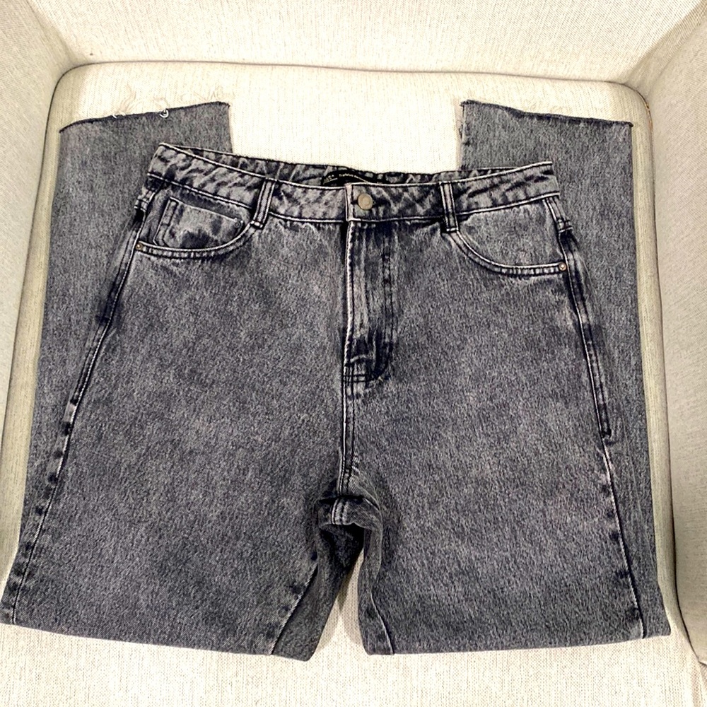 EUC. ZARA Faded Denim Raw Hem Jeans High Rise Straight Leg Black